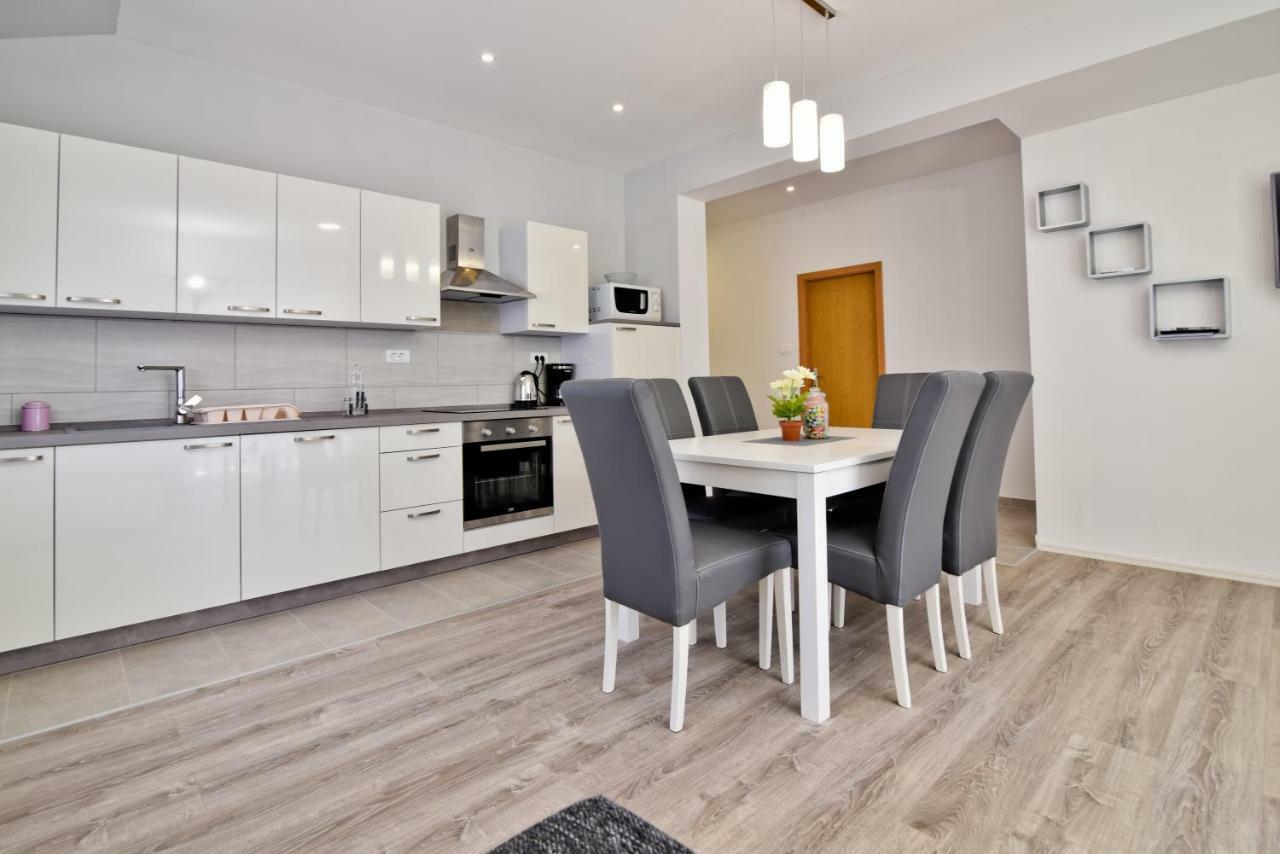 Apartments Mica Vrsi Kültér fotó