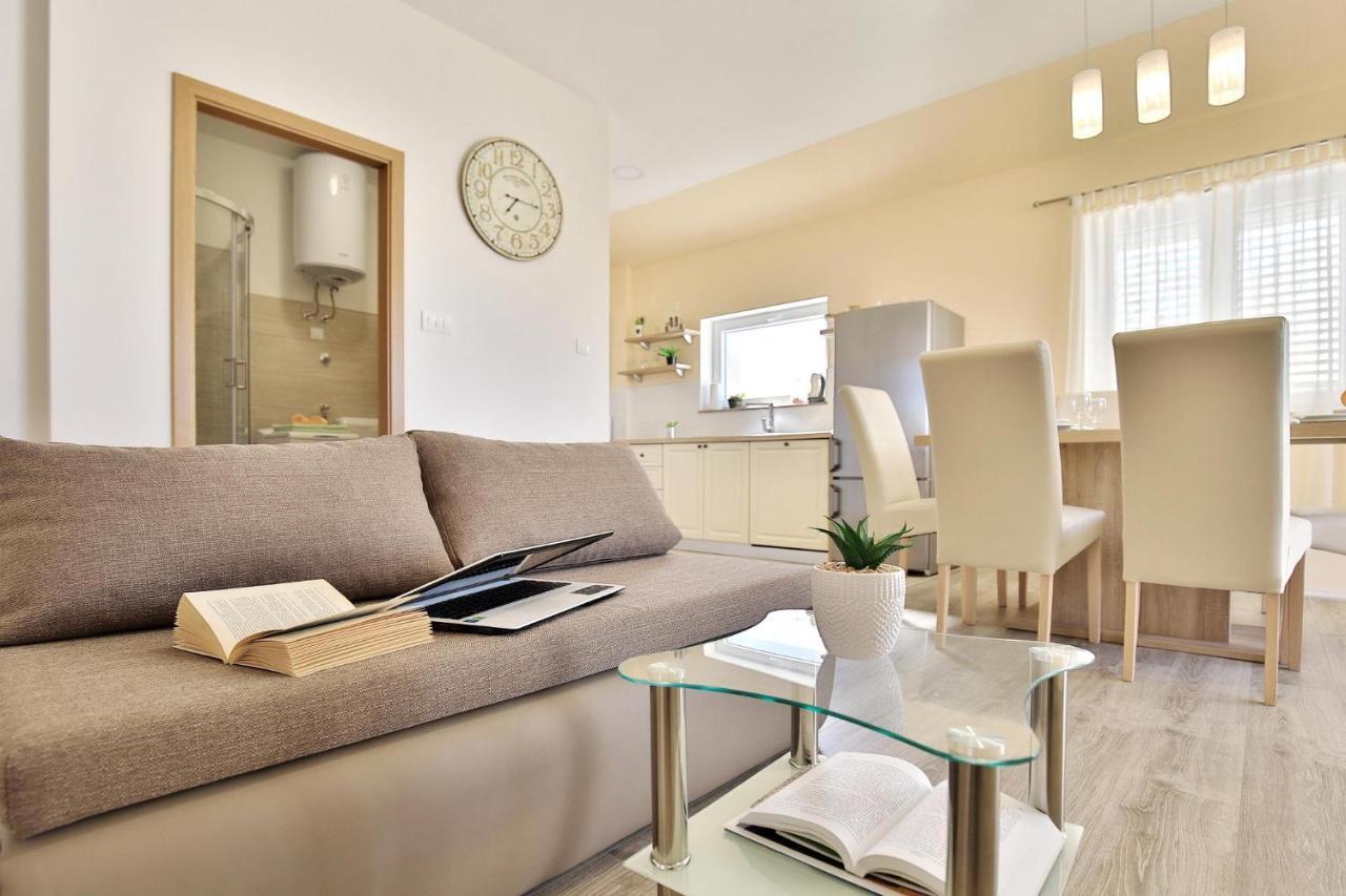 Apartments Mica Vrsi Kültér fotó