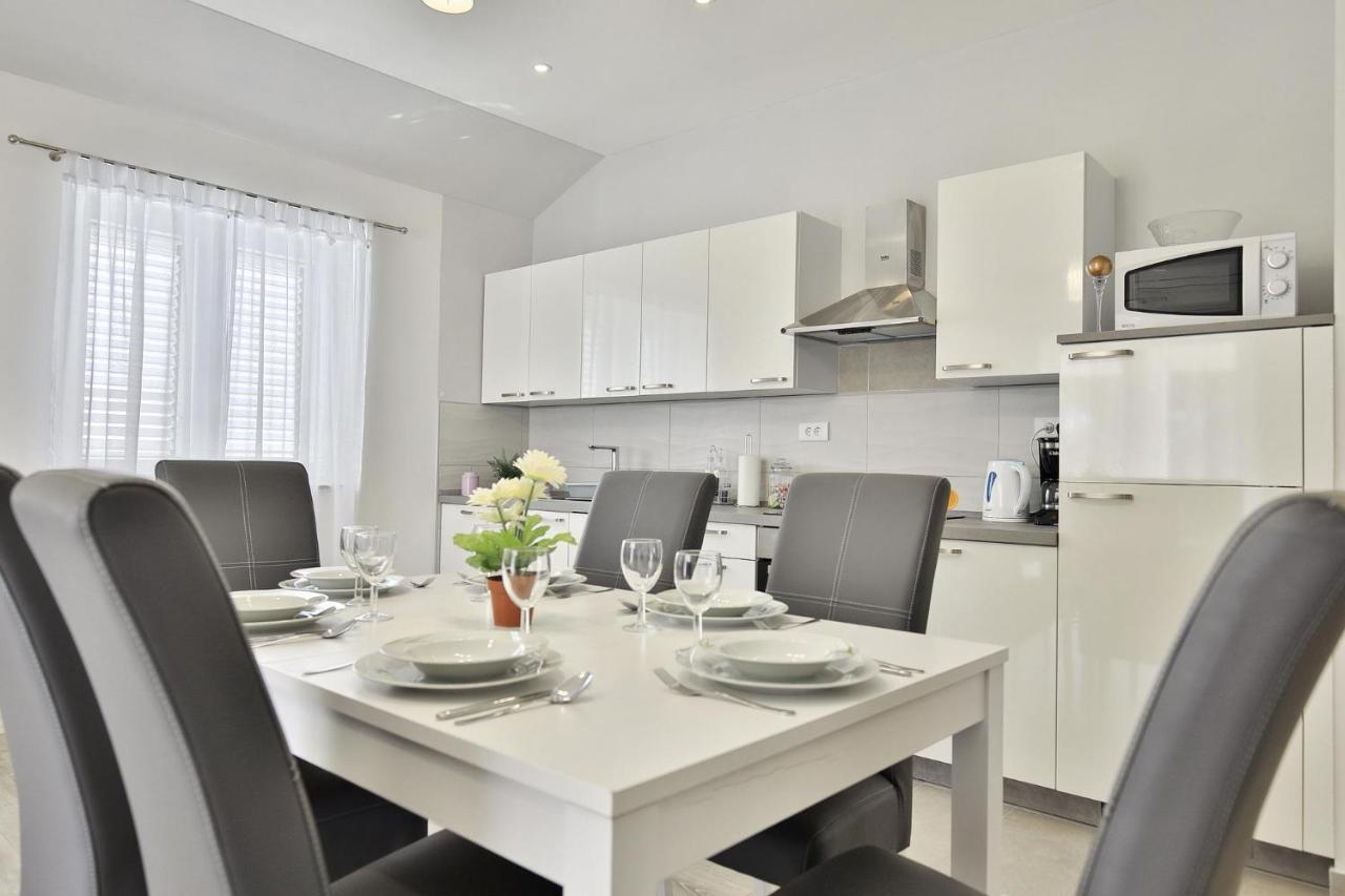 Apartments Mica Vrsi Kültér fotó